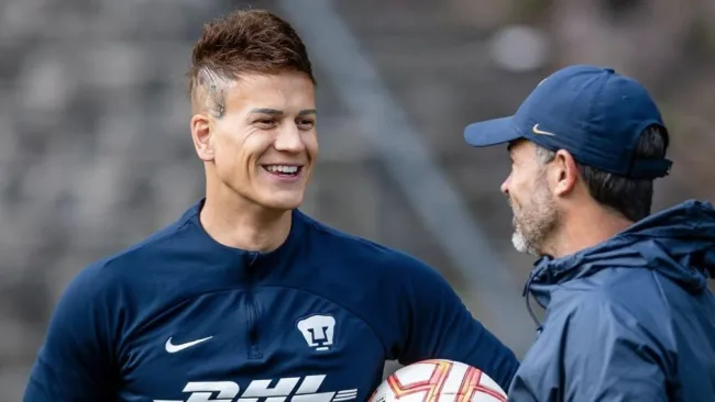 Sebastián Sosa provocó la emoción de un niño tras firmar su balón