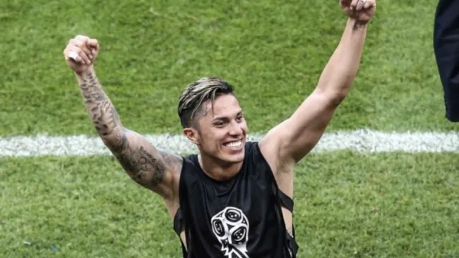 Salcedo combina las canchas con su otra pasión: cantar