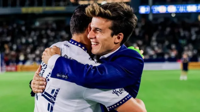 Puig y Chicharito en un partido de Galaxy