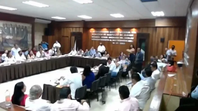 Mapaches aparecen en sesión ordinaria de Cabildo en Acapulco