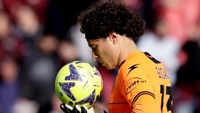 Memo Ochoa con el Salernitana