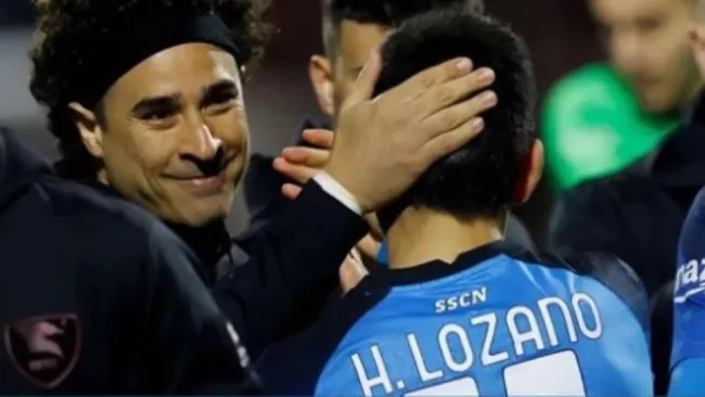 Memo Ochoa y Chucky Lozano, comparten mensajes después de haberse encontrado en la Serie A