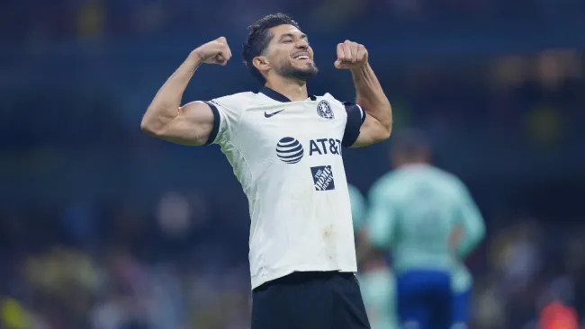 Henry Martín celebrando un gol