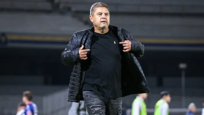 Daniel ‘Travieso’ Guzmán levanta la mano para dirigir a la Selección Mexicana