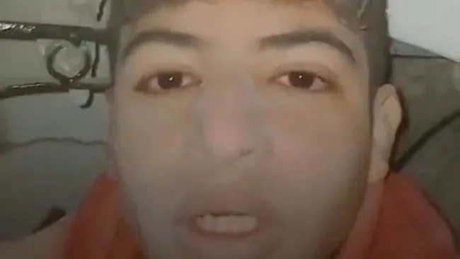 VIDEO: Joven en Siria se graba bajo los escombros tras terremoto 