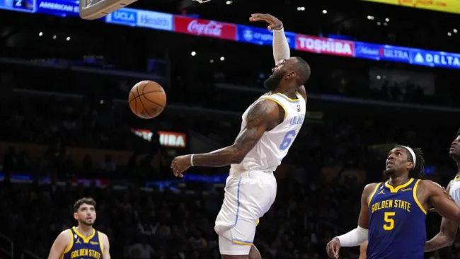 Lakers vencen 124-111 a Warriors tras parón por Juego de Estrellas
