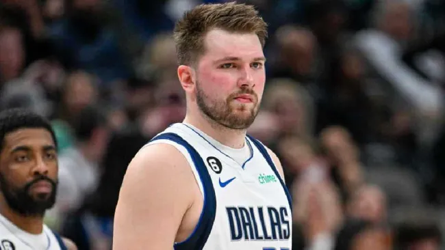 Luka Doncic insinúa compra de árbitros en la derrota polémica ante los Warriors