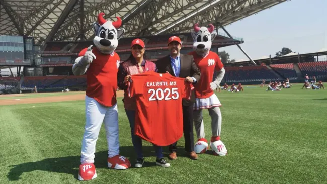 Dirigentes de ambas instituciones posan en el AHH