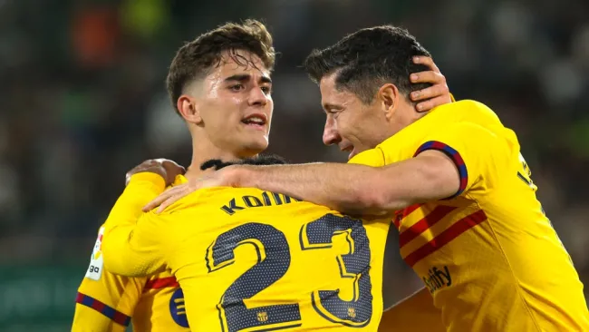 Robert Lewandowski se despacha con doblete en goleada del Barcelona sobre el Elche