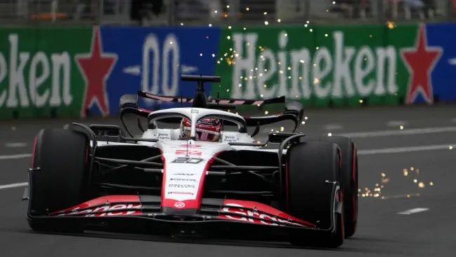 Kevin Magnussen quedó fuera tras un accidente en las últimas vueltas