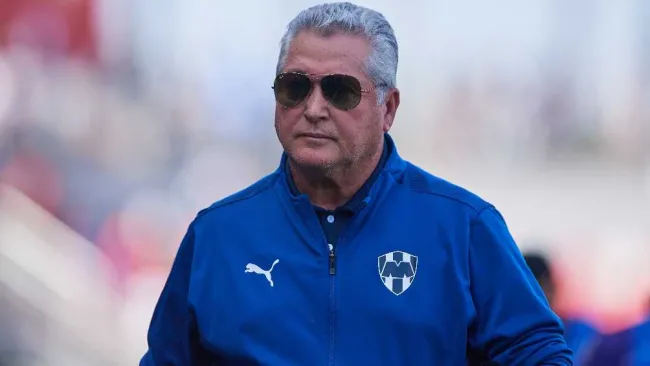 Vucetich sobre ausencia del Tano Ortiz en la banca del América: 'No estará por peleonero'