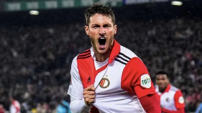 Santi Giménez: ¡Todos quieren al delantero mexicano! Otro equipo inglés muestra su interés