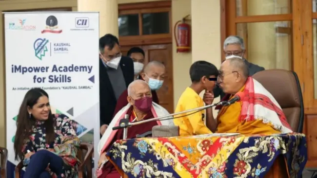 Dalai Lama durante un evento de una fundación en la India