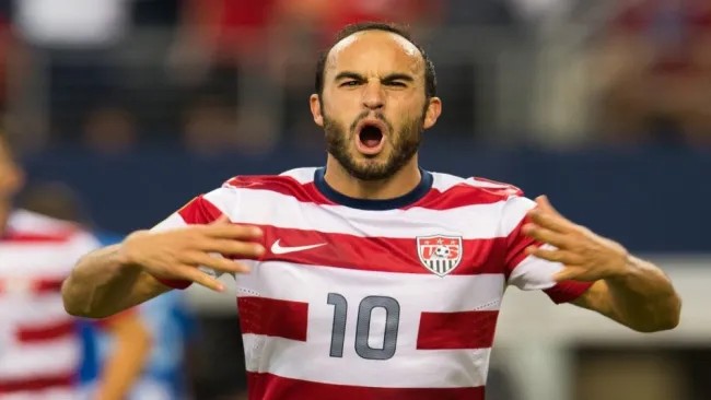Landon Donovan celebra un gol con su selección