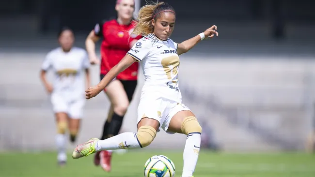 Chavero a punto de impactar con la diestra