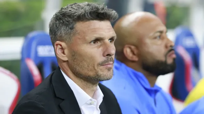 El Tano en el banquillo durante un juego