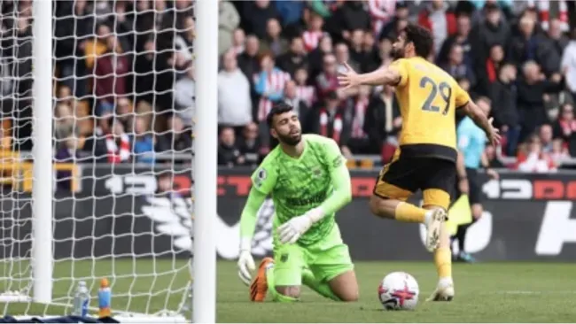Diego Costa celebra el gol que abrió el marcador ante el Brentford