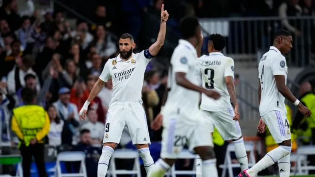 Benzema festeja uno de sus tantos goles