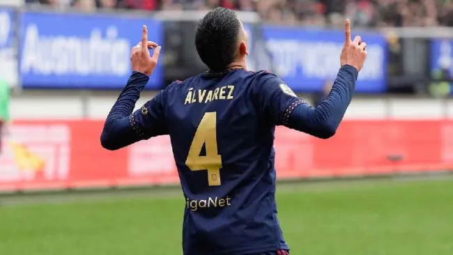 Edson Alvarez es defendido por exjugador holandés: 'Ajax debe agradecerle de rodillas' 