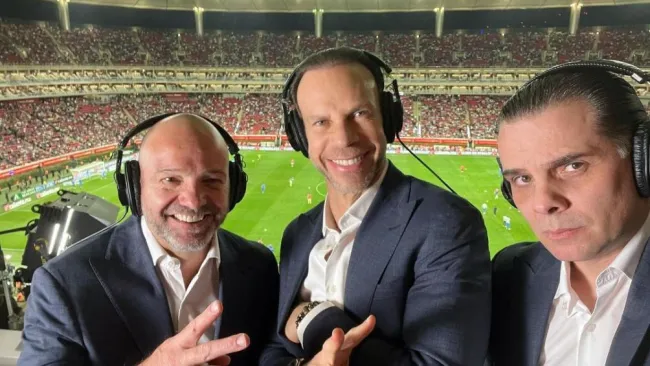 Luis García, Zague y Cristian Martinoli en el Estadio Akron