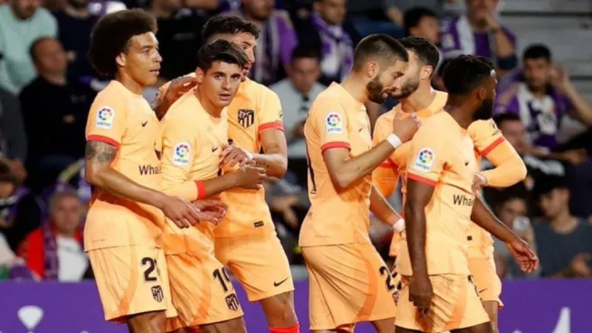 Jugadores del Atlético celebran un gol vs Valladolid