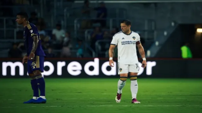 Chicharito durante el partido ante Orlando