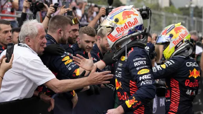 Checo Pérez es elogiado por Helmut Marko tras su victoria en Bakú: 'Una carrera óptima'