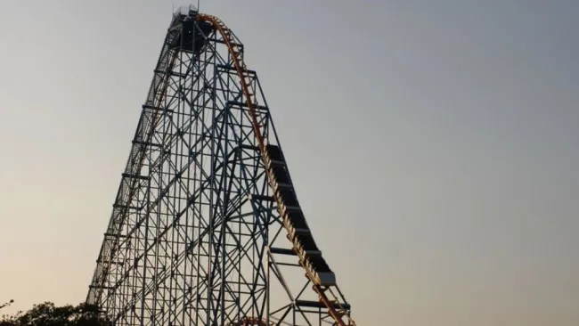 La atracción quedó varada con personas a bordo 