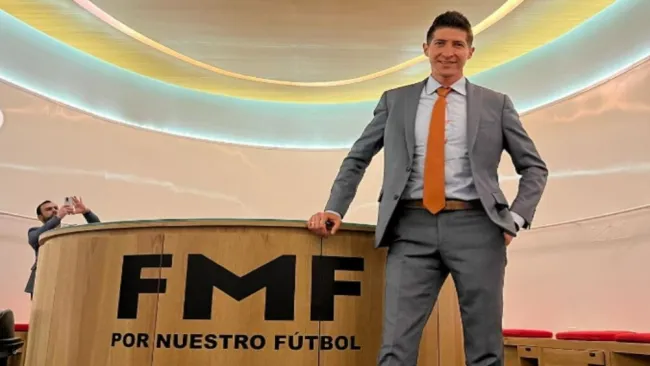 Alejandro Palacios duarante el proyecto