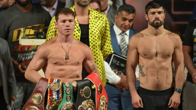 Canelo Álvarez y John Ryder en la ceremonia de pesaje