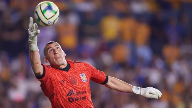 Nahuel Guzmán ante el Puebla