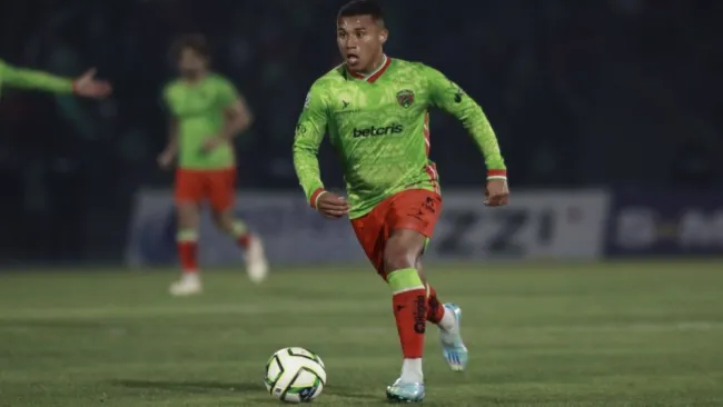 Machís durante un juego con Juárez