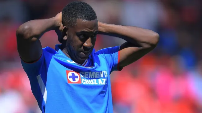 Gonzalo Carneiro en un partido de Cruz Azul