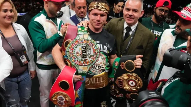 Eddie Hearn confirmó 'obsesión' del Canelo Álvarez con la revancha frente a Bivol