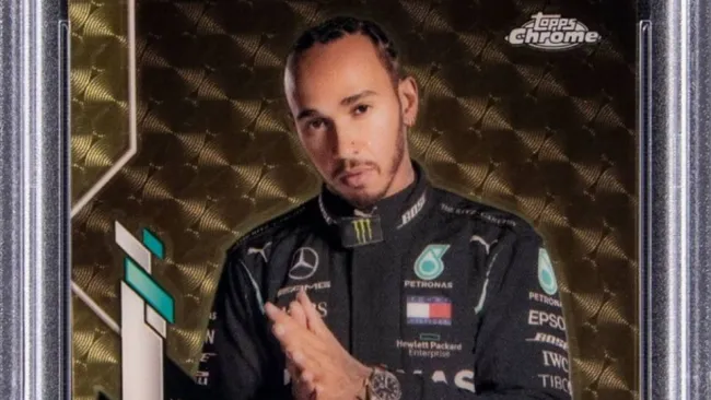Tarjeta coleccionable de Lewis Hamilton que fue subastada