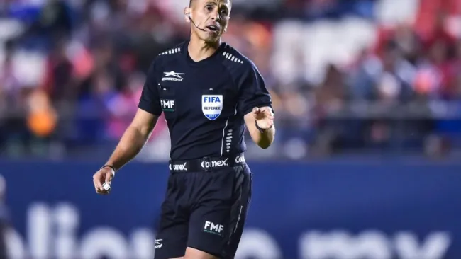 Luis Enrique Santander durante un partido de la Liga MX