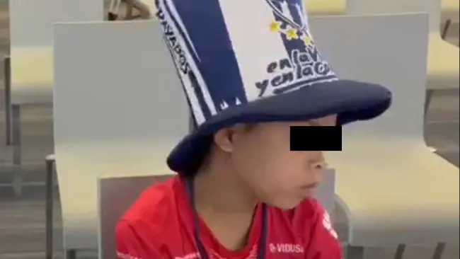 Niño que no dejaron a entrar al Volcán por su sombrero fue invitado al Clásico Regio por Rayados