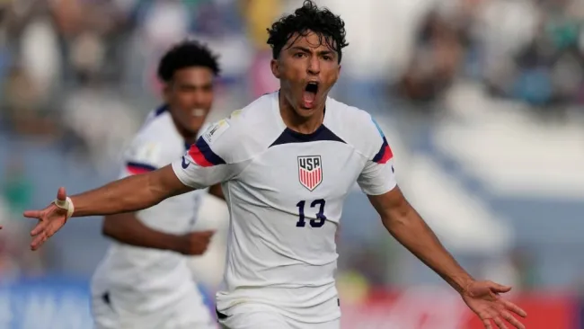 Jonathan Gómez festejando su gol con Estados Unidos