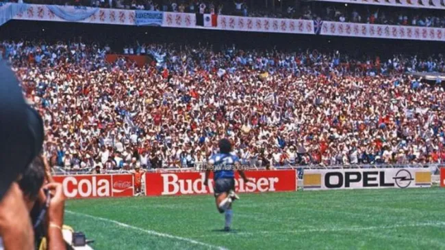 Foto de portada de la página de Armando Maradona 