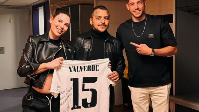 Federico Valverde, Mina Bonino y Nodal después del concierto