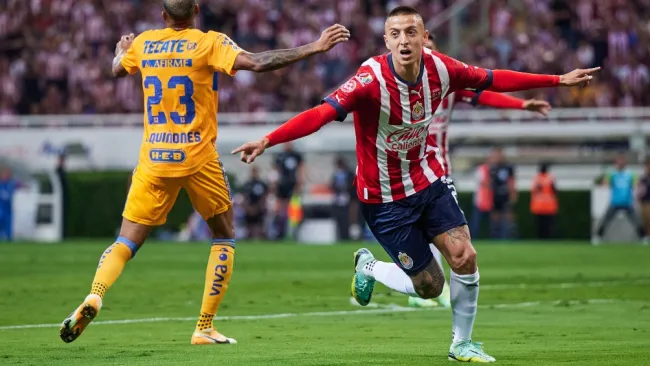 Piojo Alvarado en celebración de gol ante Tigres en la Final