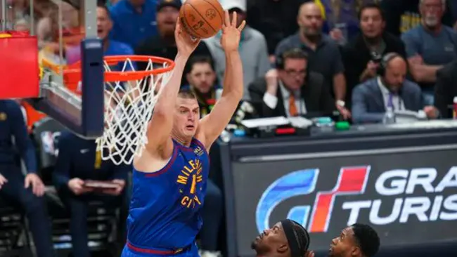 Nikola Jokic supera la marca de sus rivales