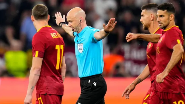 Anthony Taylor en la Final de Europa League