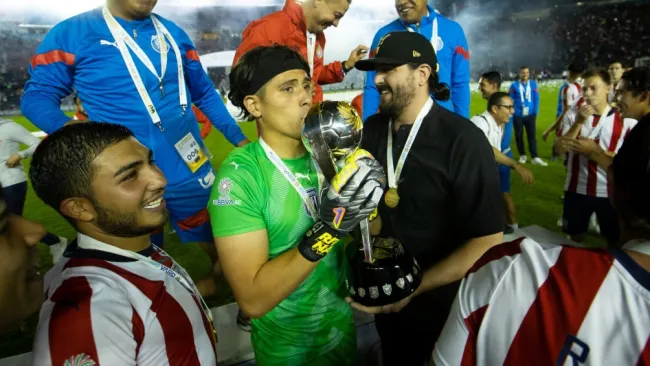 Amaury Vergara celebrando el Campeón de Campeones