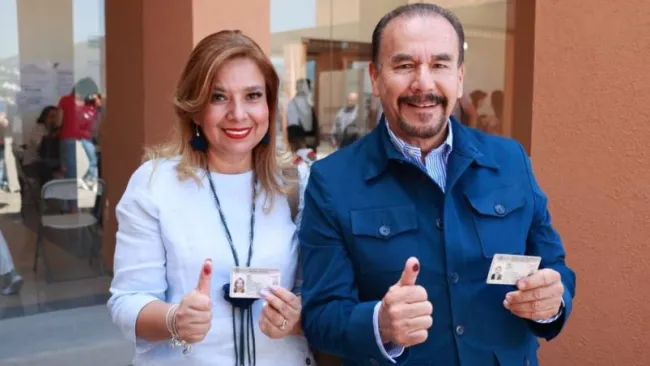El Presidente Municipal de Atizapán de Zaragoza, Pedro Rodríguez Villegas, en compañía de su esposa