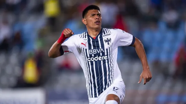 Jesús Gallardo festejando un gol con Rayados