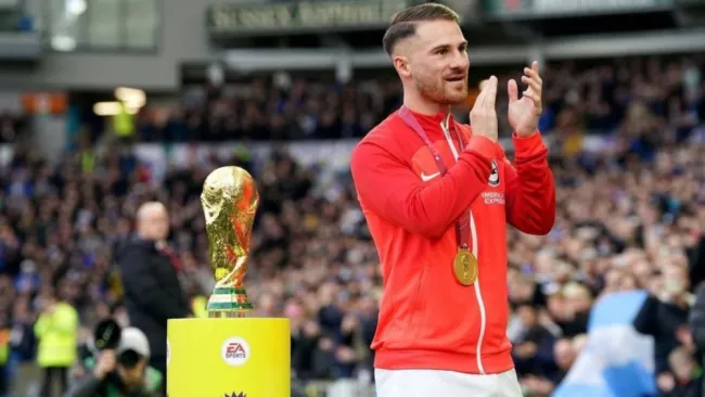 Alexis Mac Aliister llega a Anfield para reforzar al Liverpool