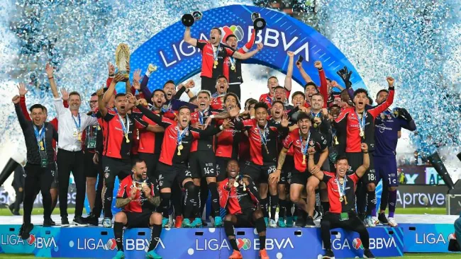 Niños Héroes: Las tres finales del Atlas FC: El documental que revive las glorias rojinegras 