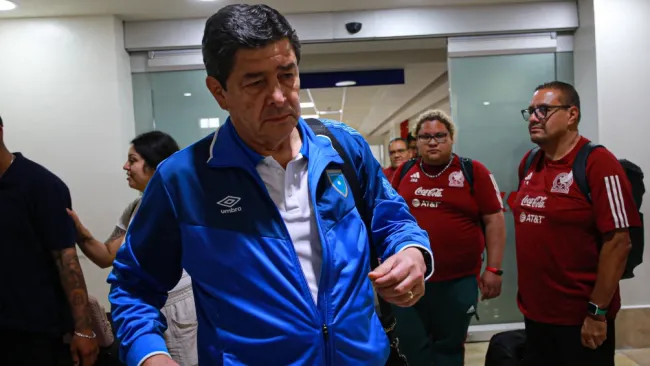 Tena en su llegada a Mazatlán