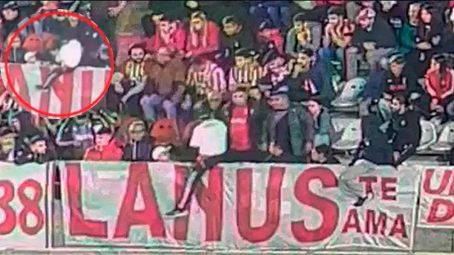 Hincha es agredido durante el Estudiantes y Bragantino de la Sudamericana 